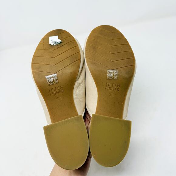 Eileen Fisher 5.5 Cream Lino Leather Fala Block Heel Sandals Slip On V Shape - Picture 9 of 10